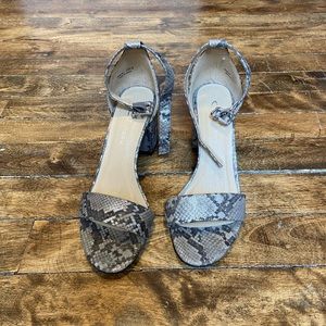 Snake skin pattern heel